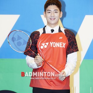 이용대, '이번 시즌 사용 라켓 아크11입니다'